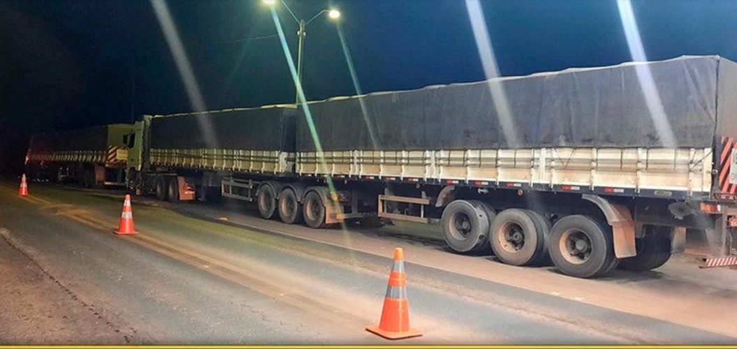 PRF recupera 2 caminhões com registro de roubo/furto em Pimenta Bueno/RO