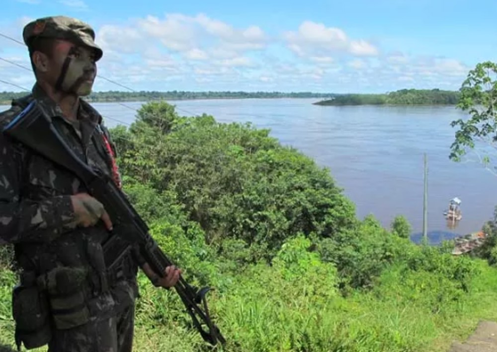 Exército brasileiro reforça presença na fronteira com Guiana e